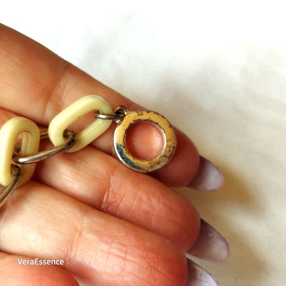 RLL Bracelet 7" long Resin Acrylic and Metal Links Toggle Closure Beige/Silver - Picture 4 of 8